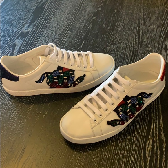 Gucci Women’s Ace embroidered sneaker - Picture 2 of 6